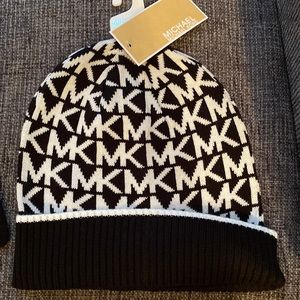 Black and shock Michael Kohr, hat and gloves set